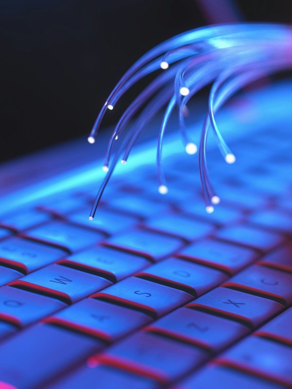 Découvrez les avantages et types de la fibre optique